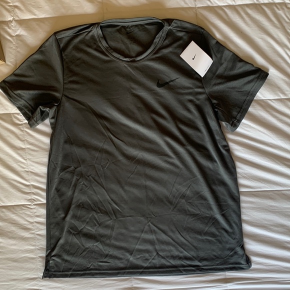 Nike Dri-Fit Training Shirt - Picture 5 of 5